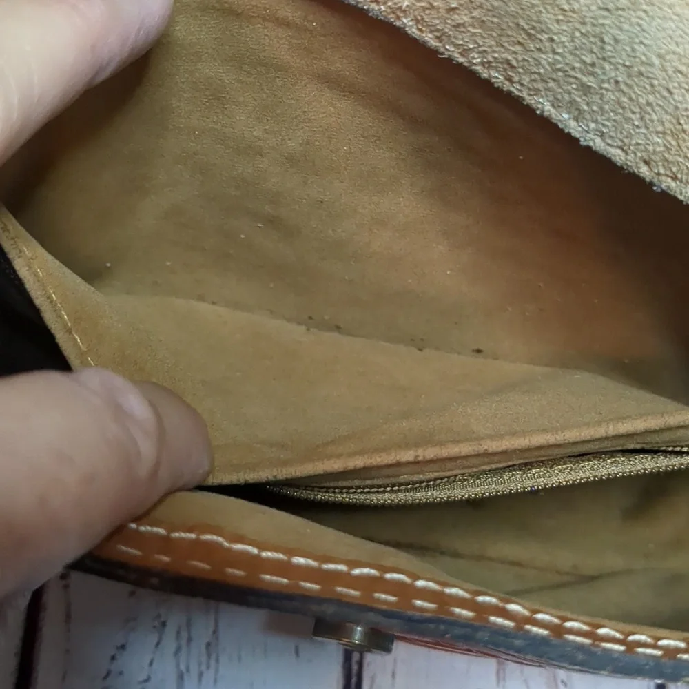 Patricia Nash Leather Tooled Cross Body Purse - Picture 5 of 8